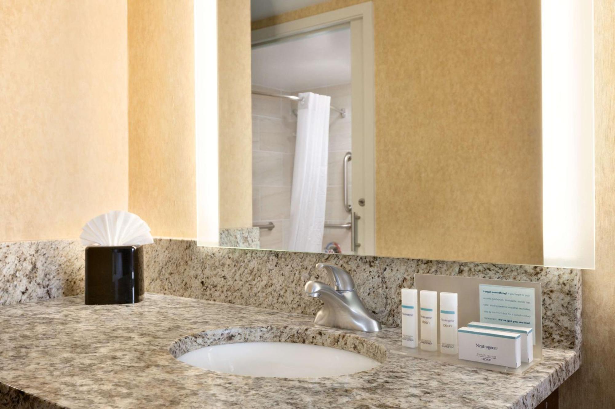 Hampton Inn Washington-Dulles International Airport South Chantilly Bagian luar foto